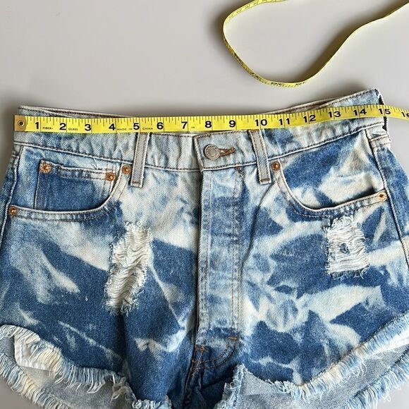 The Laundry Room Distressed Acid-wash Denim Hot Shorts size 30 - Picture 9 of 11